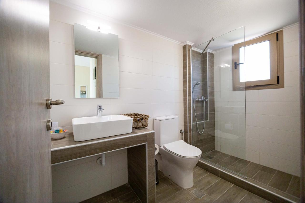 Varkes Suites 1 Nea Poteidaia Exteriör bild