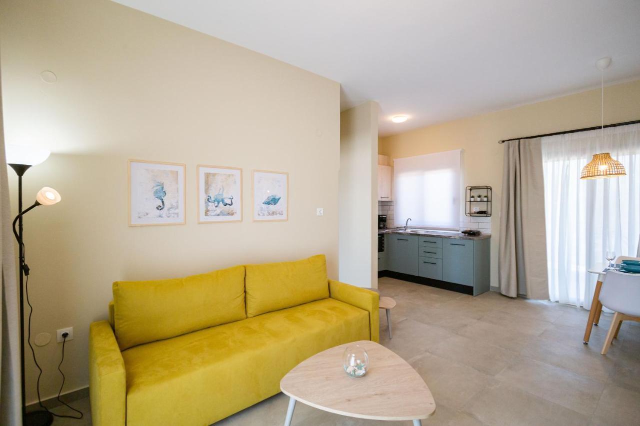 Varkes Suites 1 Nea Poteidaia Exteriör bild